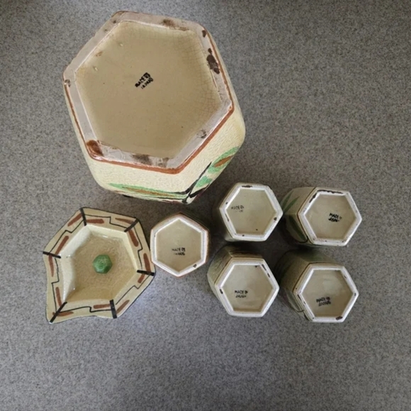 MAJOLICA | Vintage Handpainted Floral Ceramic Pitcher and Cups - Complete Set - Picture 5 of 5